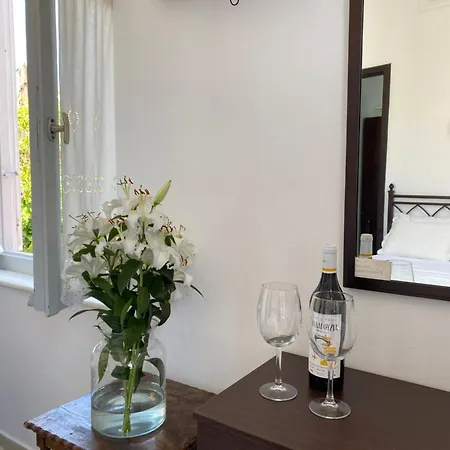 Guest house Douskos Uptown Living *