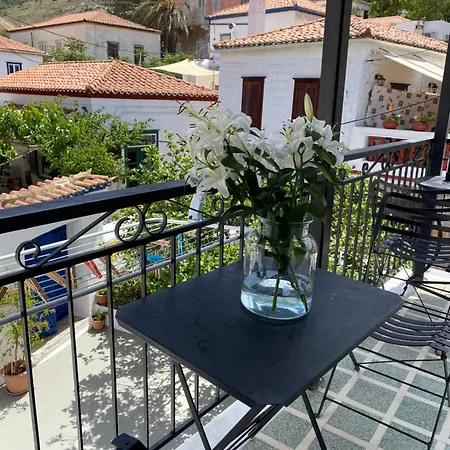 Douskos Uptown Living Guest house *