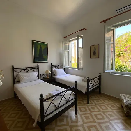 Douskos Uptown Living Guest house