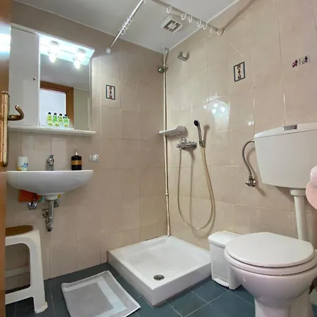 Douskos Uptown Living Guest house *